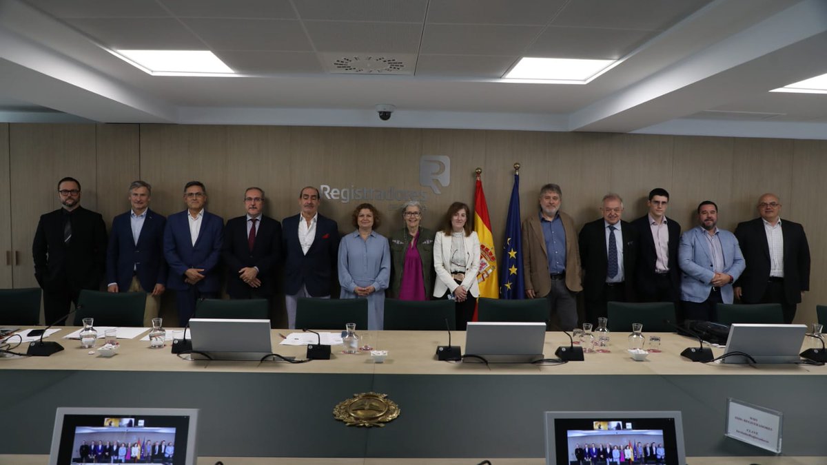 Registradores de España tweet media