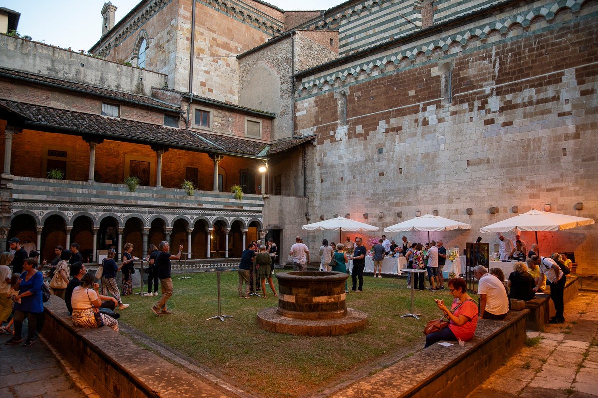 🍷🍽️⛪️Torna la terza edizione di "Da Chiostro a Chiostro", stasera e domani, la rassegna dedicata ai sapori autentici della Toscana nella cornice suggestiva di tre chiostri.
Info 👉 tinyurl.com/bdf33t74