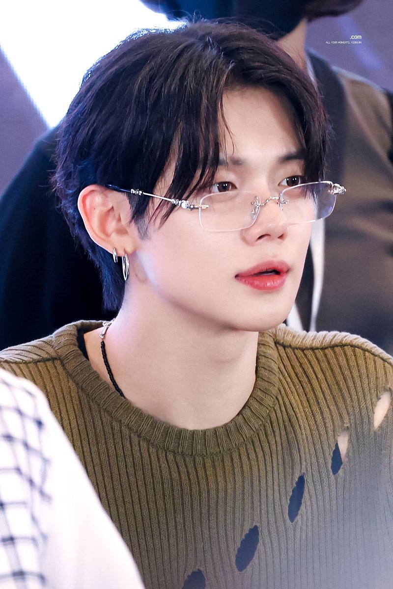 yawnzzn_com's tweet photo. 240629 연준 HQ

#투모로우바이투게더    #TXT    
#최연준 #연준 #YEONJUN  #TOMORROW_X_TOGETHER https://t.co/id9jB1tTbG
