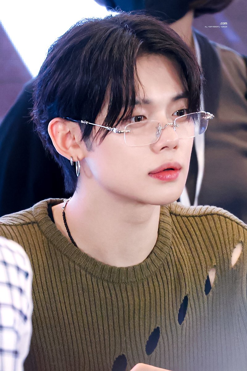 yawnzzn_com's tweet photo. 240629 연준 HQ

#투모로우바이투게더    #TXT    
#최연준 #연준 #YEONJUN  #TOMORROW_X_TOGETHER https://t.co/id9jB1tTbG