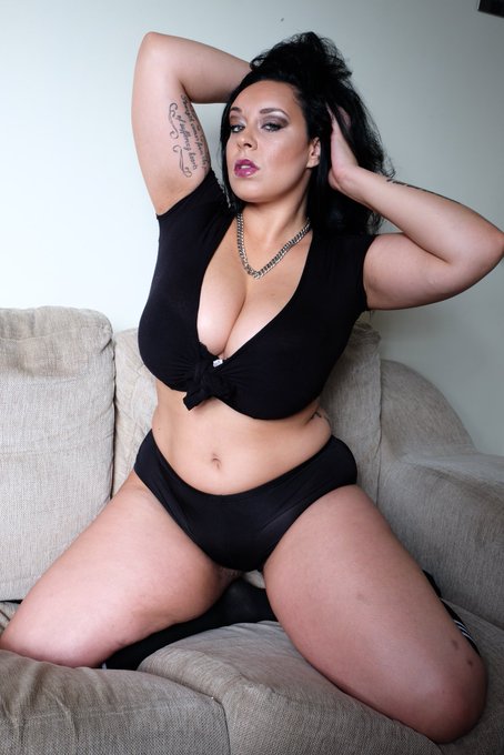 1 pic. Quick question: SMASH or PASS???  
? ?? https://t.co/1CyThkuXb3
