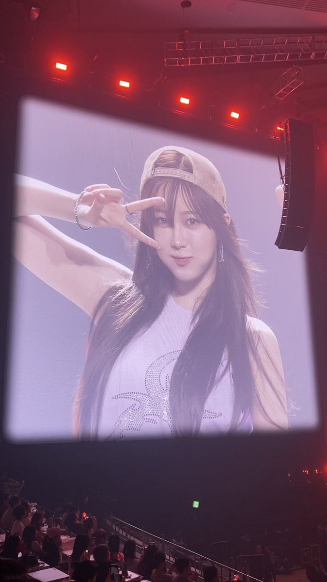 sleeping_bby's tweet photo. 제가 찍은 전광판 지젤 보실분 https://t.co/iZf6t0pm9z