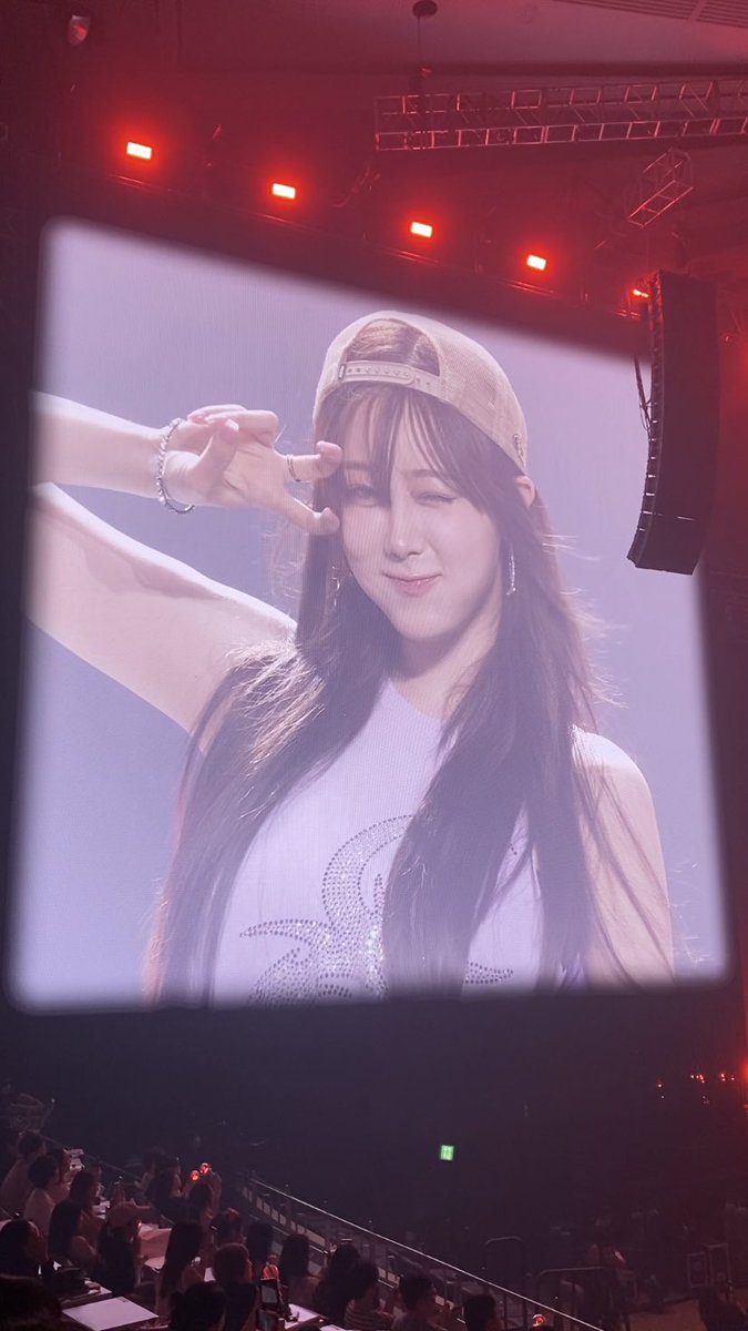 sleeping_bby's tweet photo. 제가 찍은 전광판 지젤 보실분 https://t.co/iZf6t0pm9z
