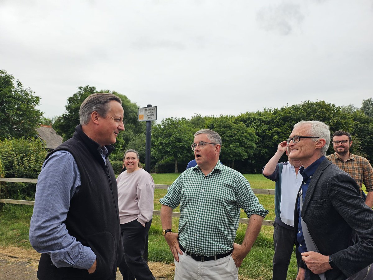 RobertBuckland's tweet image. Great to welcome @David_Cameron back to West Swindon this morning, speaking to residents about my plan for our town. We've done so much for Swindon South over the past 14 years, and there's a lot more I want to do for own town if re-elected on Thursday.