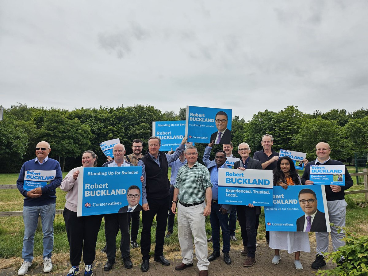 RobertBuckland's tweet image. Great to welcome @David_Cameron back to West Swindon this morning, speaking to residents about my plan for our town. We've done so much for Swindon South over the past 14 years, and there's a lot more I want to do for own town if re-elected on Thursday.