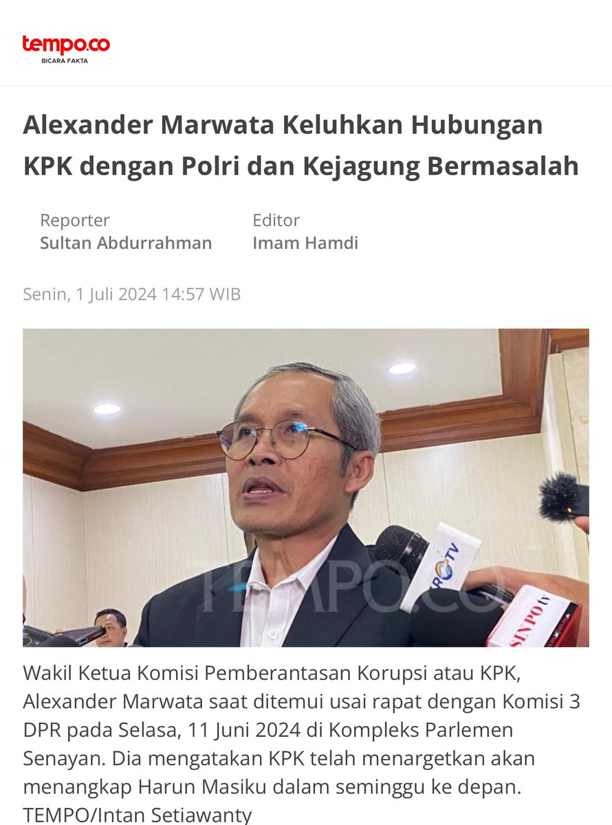 KPK Periode Paling Bermasalah Pada Diririnya

Jika KPK saat ini mengeluhkan hubungan dengan Polri dan Kejagung bermasalah lalu berharap mendapat pembelaan publik mohon maaf KPK belum mendapatkan pembelaan itu. Setidaknya sampai KPK membenahi internal institusinya.

Sejak dibentuk