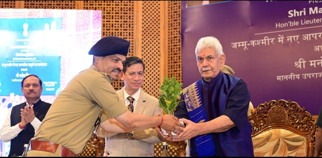 indepth_news's tweet photo. LG Manoj Sinha stated, "The commencement of the three new laws—Bharatiya Nyaya Sanhita, Bharatiya Nagarik Suraksha Sanhita, and Bharatiya Sakshya Adhiniyam—breaks the centuries-old shackles of colonial legacy. These new laws will ensure justice and equality for all, moving away from the repressive colonial framework."
@OfficeOfLGJandK @diprjk @JatinKishore7 @manojsinha_ @ByYatishYadav @JmuKmrPolice @KashmirPolice @ZPHQJammu @manojsheeri