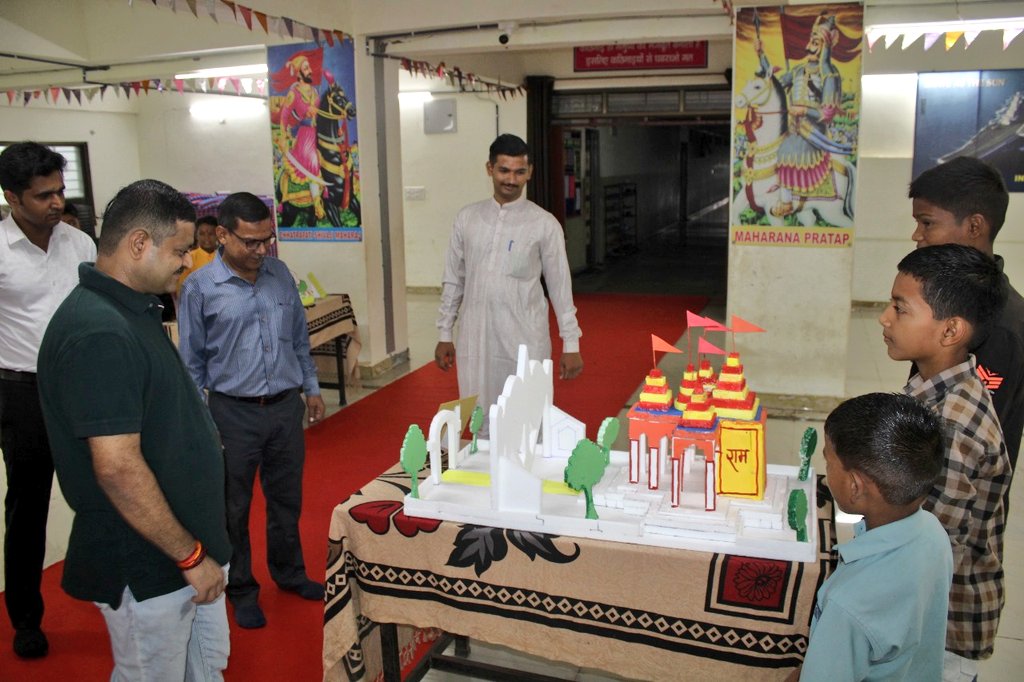 suryafnd's tweet image. #PDC2024
#PMSSESS
पी एम श्री सूर्या एकलव्य सैनिक स्कूल, (खेरंचा) गुजरात में 10 दिवसीय व्यक्तित्व विकास शिविर के दीक्षांत समारोह की कुछ झलकियां l
दीक्षांत समारोह में शिवरार्थियो ने आर्ट एंड क्राफ्ट, अनुभव कथन और सामूहिक गीत का प्रदर्शन किया l
(1/2)