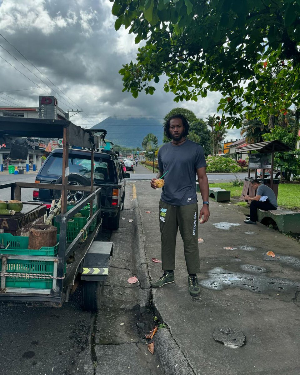 Kawhi pasó su cumpleaños, y las vacaciones, en Costa Rica 🇨🇷🖐️

IG: Kawhi Leonard