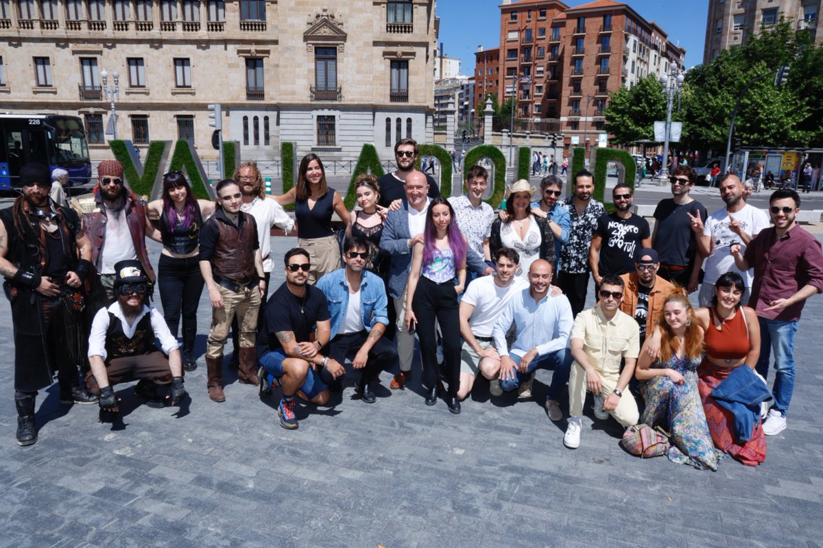 fiestasVLL's tweet photo. 10 artistas y bandas locales actuarán en la plaza Mayor durante las #FiestasVLL2024 🎉

Las Bulsara, Los del Lío, @Ani_queen__, Sharon Bates, Hijos del Tercer Acorde @HiD3A, @dulzaro, @MegyNikol, Augusta Sonora, @raul_olivar y Linda Burnetti

Más info🔗https://t.co/DzkNmD2jSk https://t.co/A4BStp4jnB