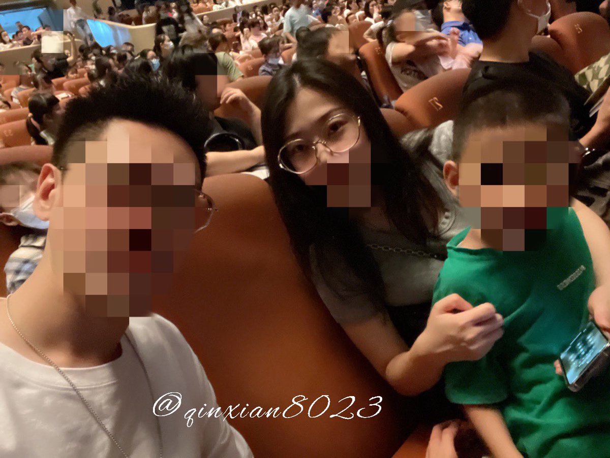回顾娇妻的第二任小情人（一）

白天娇妻和我一起带娃听音乐会，晚上和小情人第一次见面小酌，气氛到位直接开房翻云覆雨…

可能只有淫妻癖才能懂吧，白天的贤妻良母，晚上和别的男人在一起，跟自己的老公一丝不挂的视频，分享被操后的满足～

#淫妻 
@DaFoer_ @Daguidiyi 
@Fojiangnice @quanshibb https://t.co/XLSqKBhDNg