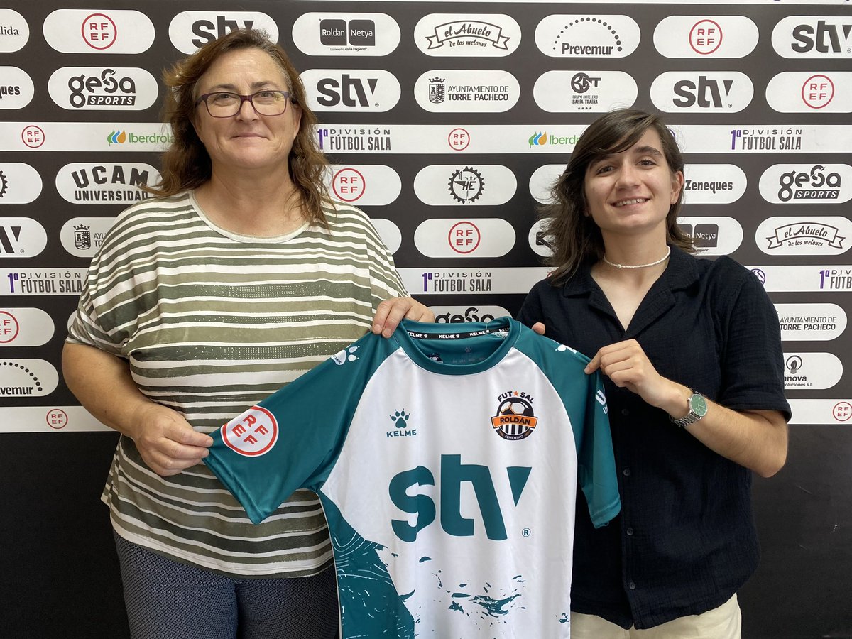 STV Roldán FSF (@roldanfsf) on Twitter photo ⬆️ALTA | El STV se refuerza con la ala portuguesa Marta Teixeira.
¡Bienvenida a tu nueva casa <a href="/Martateixeira85/">Marta Teixeira</a>!
📝 roldanfsf.com/noticias/item/…
🎙️ youtu.be/BCDpFKaXxGo
#STVRoldan ⬆️ALTA | El STV se refuerza con la ala portuguesa Marta Teixeira.
¡Bienvenida a tu nueva casa <a href="/Martateixeira85/">Marta Teixeira</a>!
📝 roldanfsf.com/noticias/item/…
🎙️ youtu.be/BCDpFKaXxGo
#STVRoldan