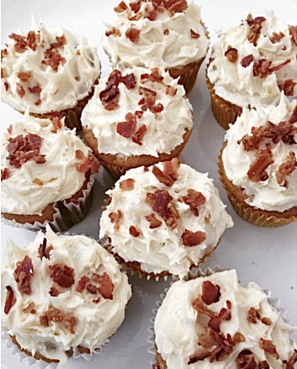 Nigella_Lawson's tweet image. 🇨🇦 It’s a tradition by now: on #CanadaDay these Maple Buttercream Cupcakes with Bacon Sprinkles are always #RecipeOfTheDay round these parts! nigella.com/recipes/maple-…