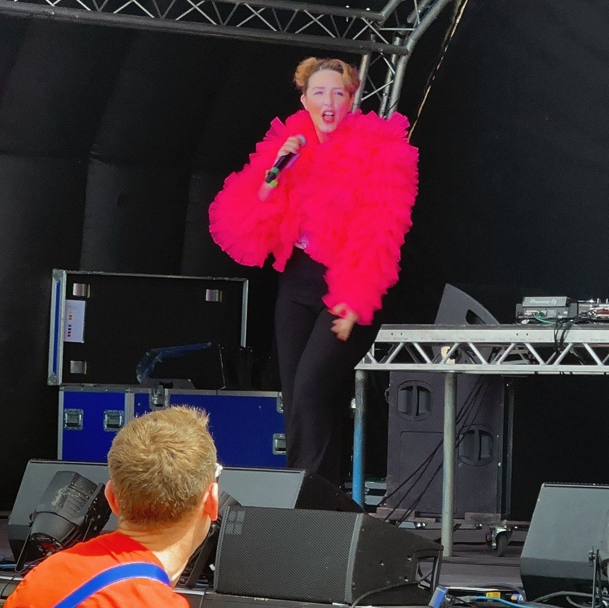 Two shows, one day. 🎉🎶🎤🩷🎡🎠☀️📸 1️⃣@guilfestival  

#thekeythesecret #urbancookiecollective #lynseyshaw #guilfest #guilfest2024 #90santhems #festivalfun
