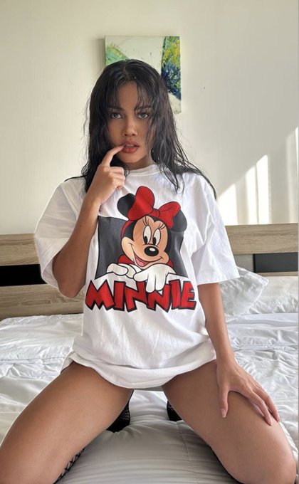 Can i be ur minnie mouse? 😜 https://t.co/xaYtsxbABd<a href="/tag/yoga"class="tags"><span>#yoga</span></a><a href="/tag/workout"class="tags"><span>#workout</span></a><a href="/tag/explore"class="tags"><span>#explore</span></a>