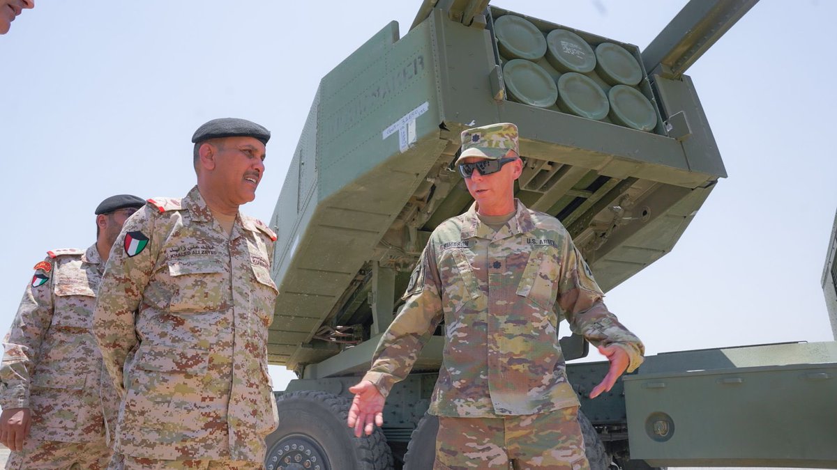 آمر #القوة_البرية يزور قوة واجب #سبارتن بمعسكر عريفجان 

قام آمر القوة البرية اللواء الركن خالد علي زايد والوفد المرافق له صباح اليوم، بزيارة قوة واجب سبارتن بمعسكر عريفجان للقوات الأمريكية الصديقة، حيث كان في استقباله قائد قوة واجب سبارتن اللواء تشارلز كامبر.

شملت الزيارة