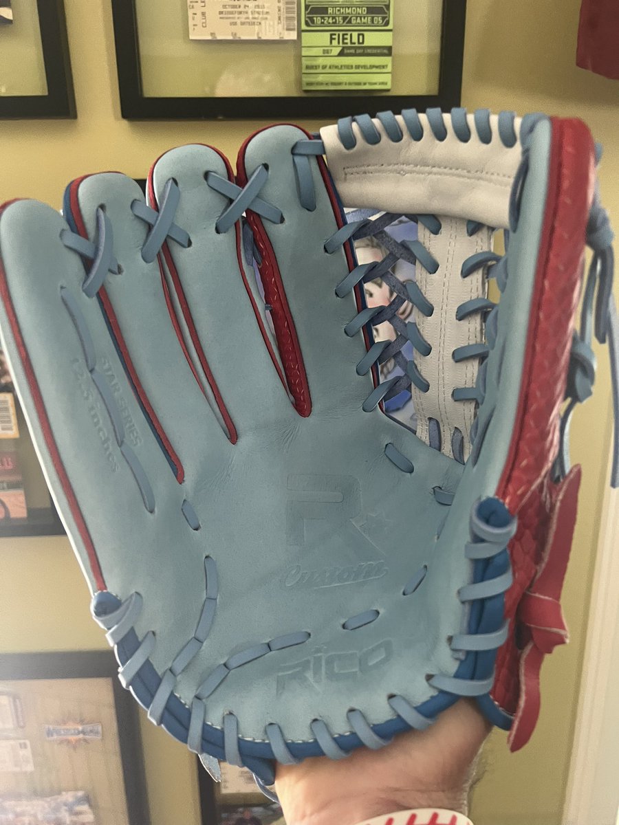 The boy’s BADASS new custom glove came in today. <a href="/RicoGloves/">Rico Gloves</a> always does an amazing job. Well worth the wait. 🤘🏻