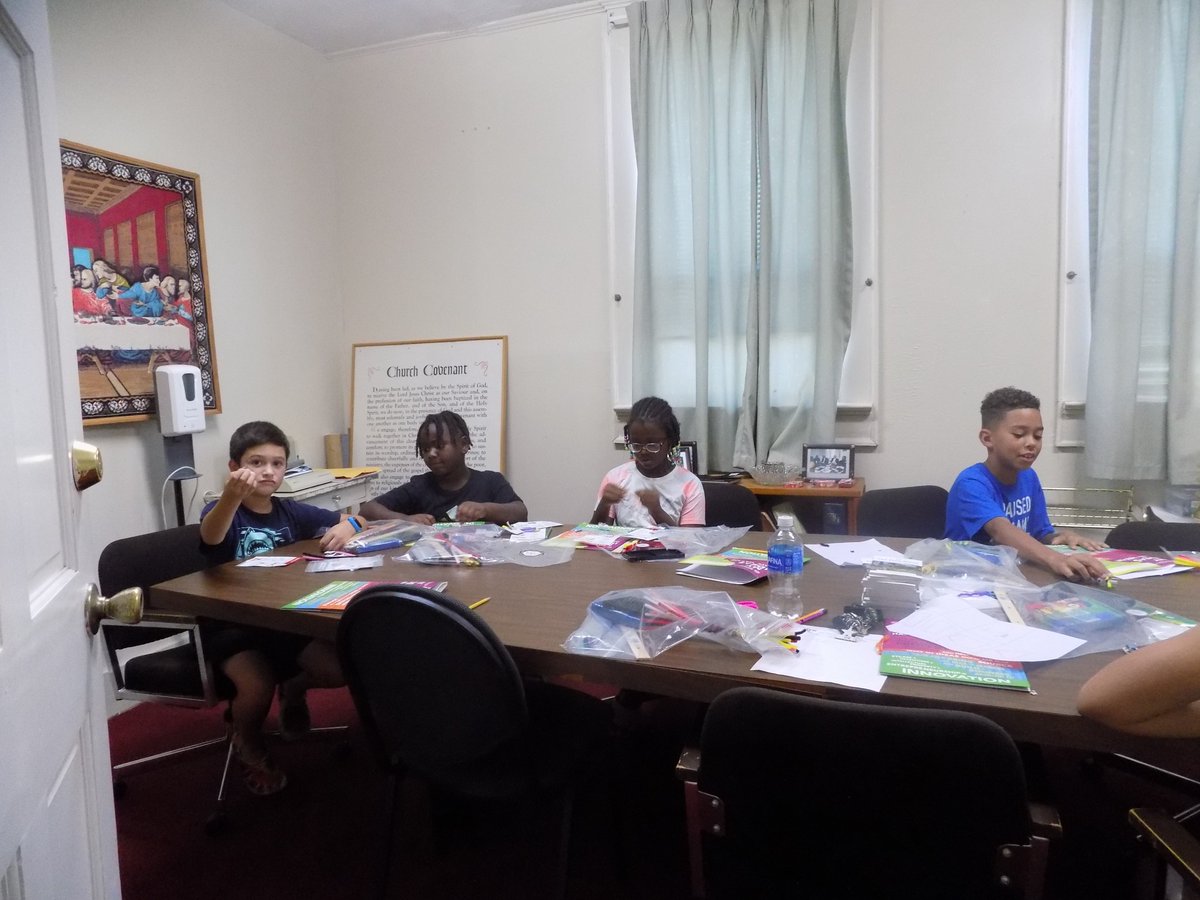 esbcgriffin's tweet photo. STEM Classes @esbcgriffin! It is a joy to serve our community through the development of our future leaders!
#educatingthecommunity #eachoneteachone https://t.co/h9ixRnU1Z5