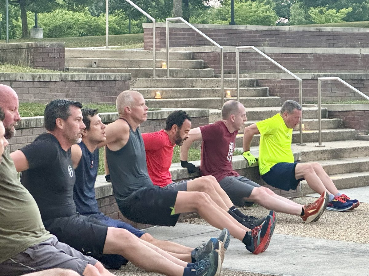 F3TheCapital's tweet image. When after years being the #mumblechatter king and Lord of Snark, our own Sunshine breaks his VQ on his #doublerespect birthday, a bunch of gentlemen #HIM come out to show him the love!