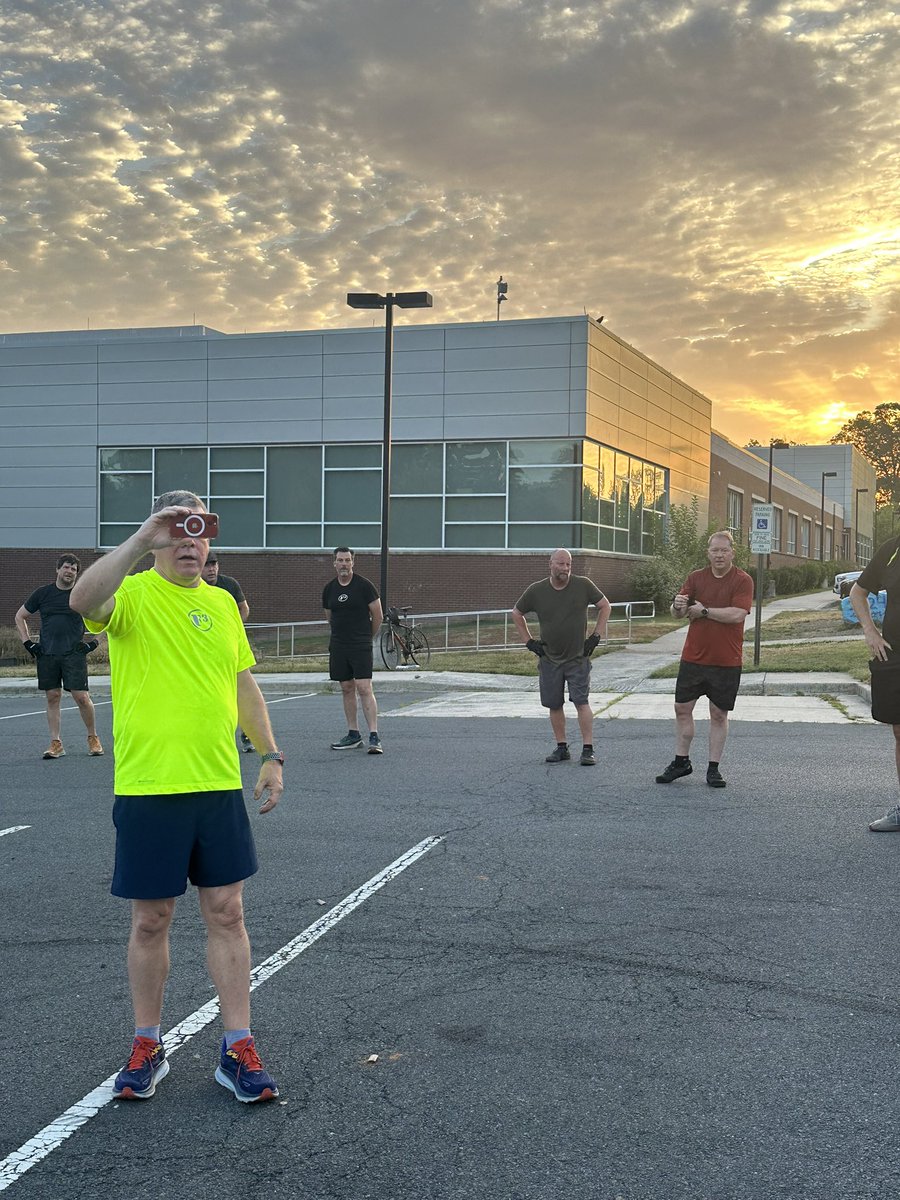 F3TheCapital's tweet image. When after years being the #mumblechatter king and Lord of Snark, our own Sunshine breaks his VQ on his #doublerespect birthday, a bunch of gentlemen #HIM come out to show him the love!