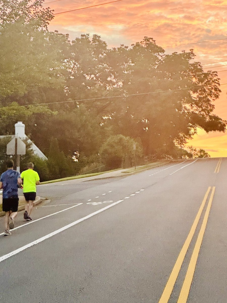 F3TheCapital's tweet image. When after years being the #mumblechatter king and Lord of Snark, our own Sunshine breaks his VQ on his #doublerespect birthday, a bunch of gentlemen #HIM come out to show him the love!