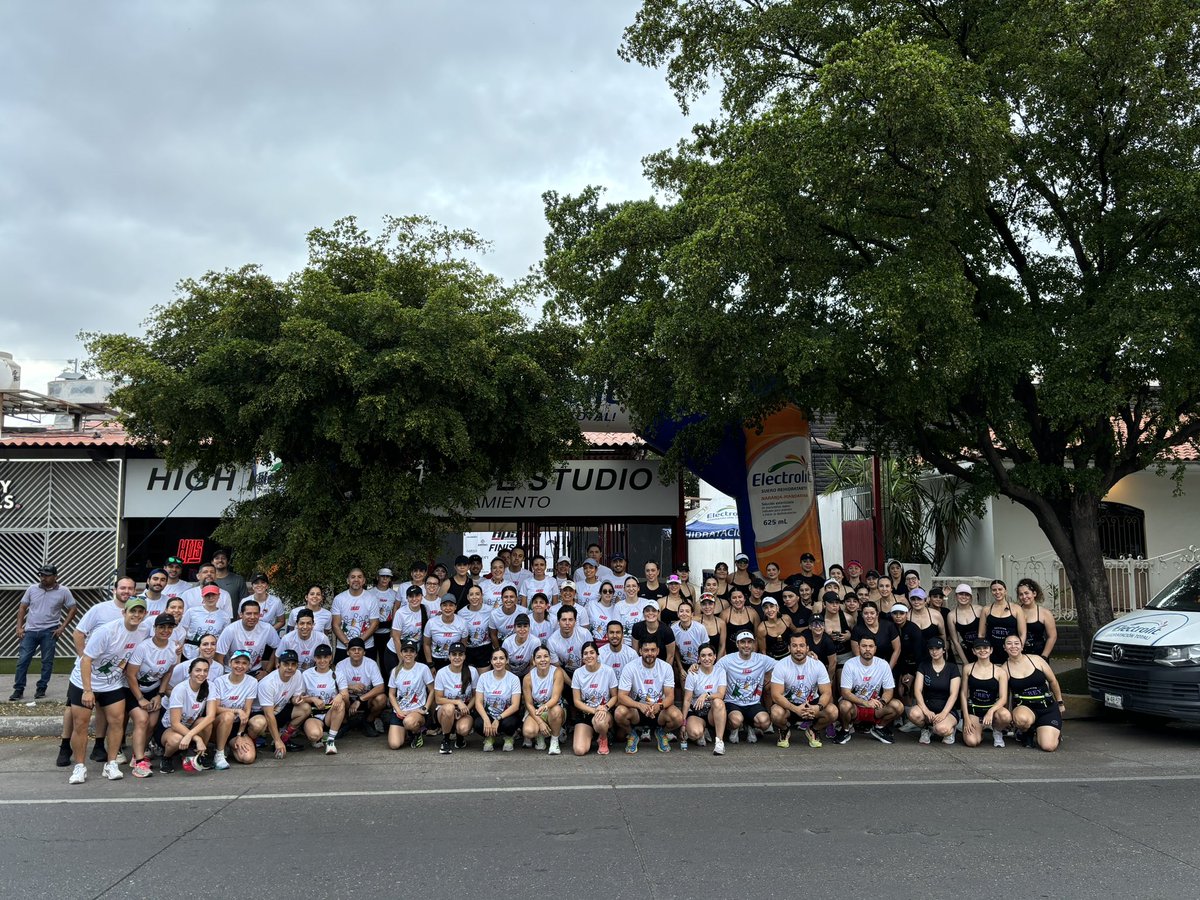 hpsteam1's tweet photo. Festejando 13 años🏋🏽‍♂️🏃🏼‍♂️🏁 #HPS10K https://t.co/gdx0NiHsE9