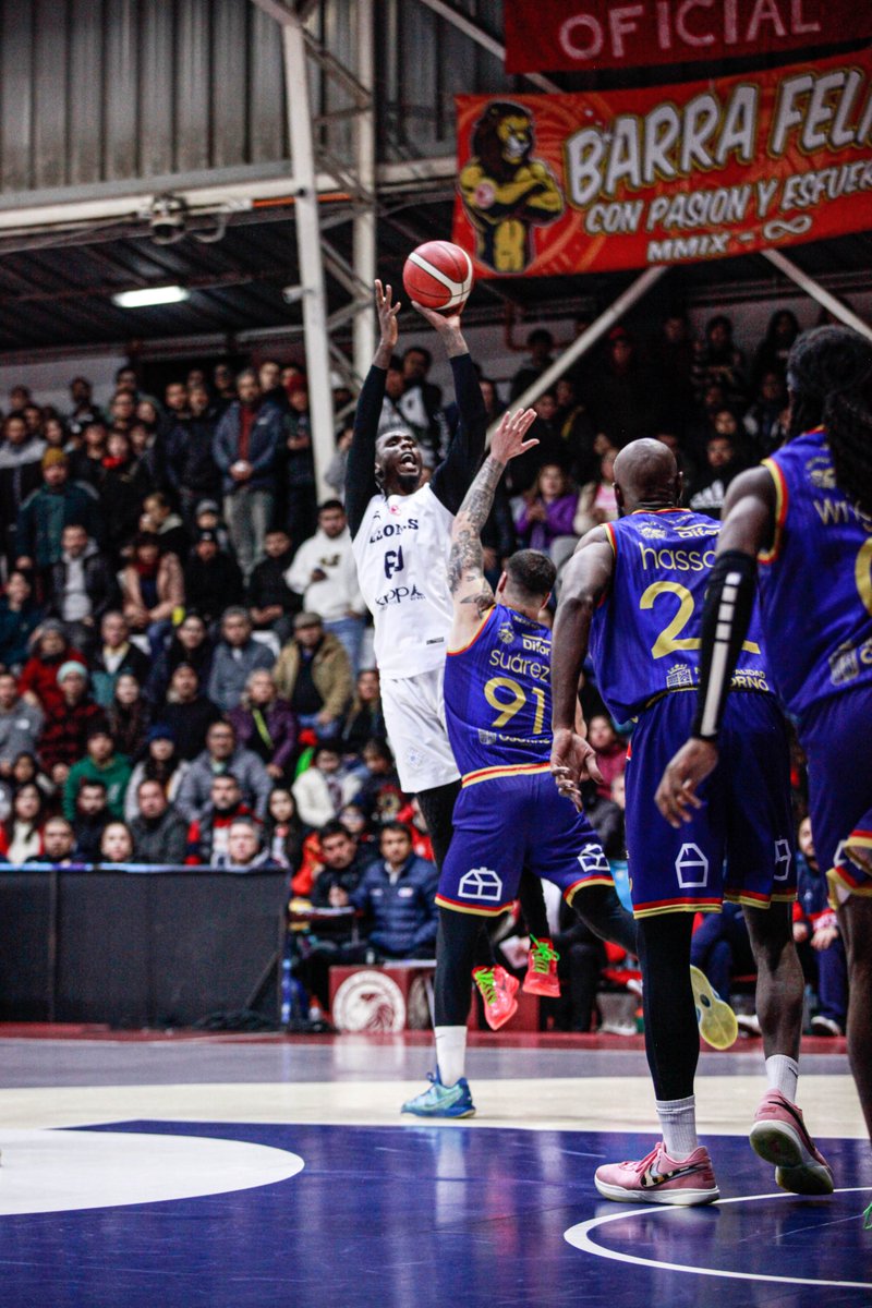 CDCLosLeones's tweet photo. 📷🦁 POSTALES DE LA VICTORIA FELINA EN EL PRIMER DÍA
👉 Te dejamos las mejores fotos del juego 1 🏀 en el Cubil Felino, ¿estuviste este sábado en el partido? ¿Lo viste por TV?
#VamosLeones #Basket #FinalesLNB https://t.co/3XncjLK5Co