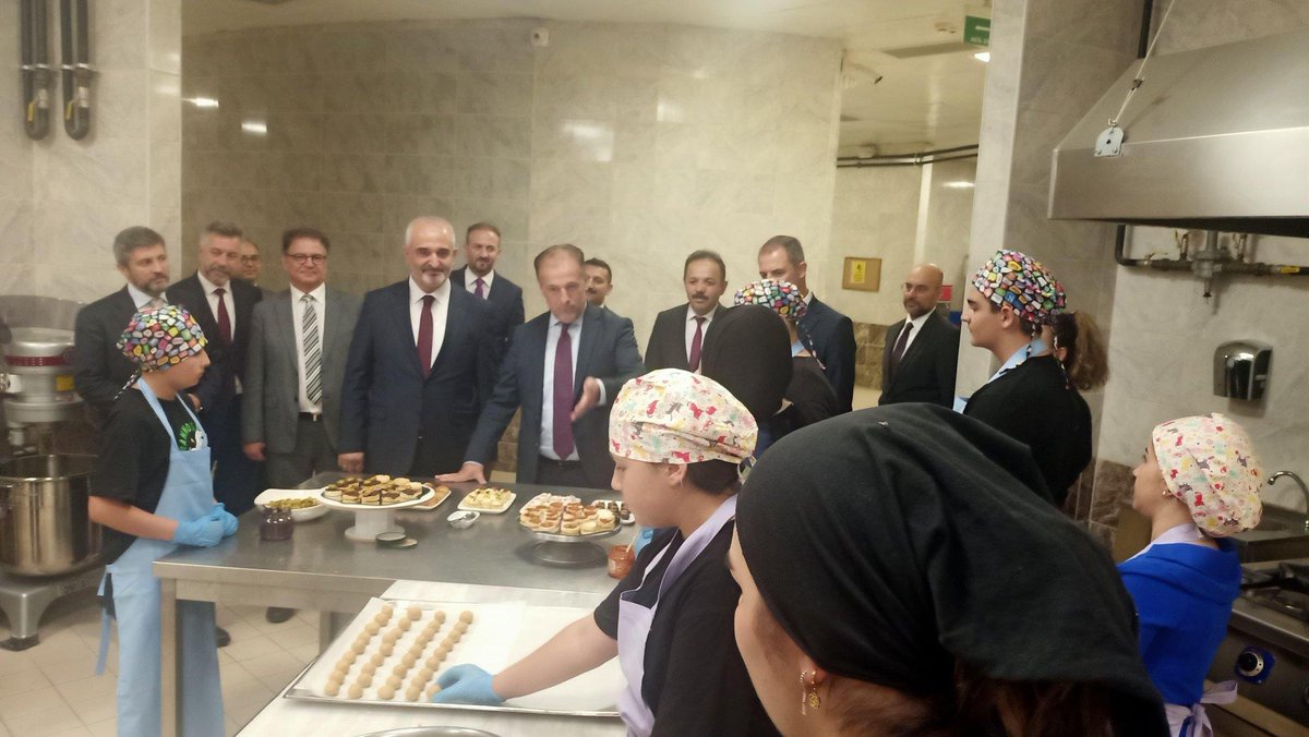 tcmeb_mtegm's tweet photo. ORTAOKUL ÖĞRENCİLERİNİN "ZANAAT ATÖLYELERİ" ADI ALTINDA TEMEL MESLEK BECERİLERİNİ KEŞFETME HEYECANI DEVAM EDİYOR.

https://t.co/qXhI6bK16w https://t.co/1ljZNPsUJ9
