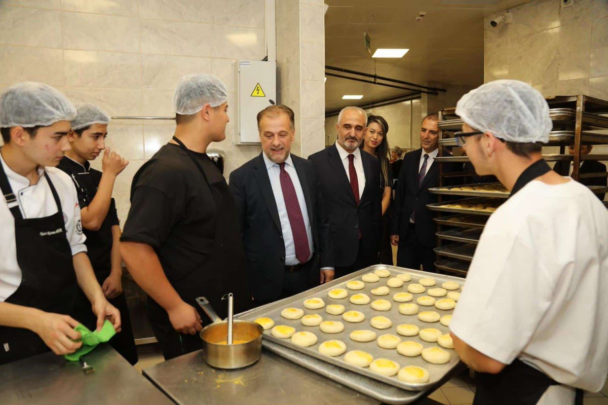 tcmeb_mtegm's tweet photo. ORTAOKUL ÖĞRENCİLERİNİN "ZANAAT ATÖLYELERİ" ADI ALTINDA TEMEL MESLEK BECERİLERİNİ KEŞFETME HEYECANI DEVAM EDİYOR.

https://t.co/qXhI6bK16w https://t.co/1ljZNPsUJ9