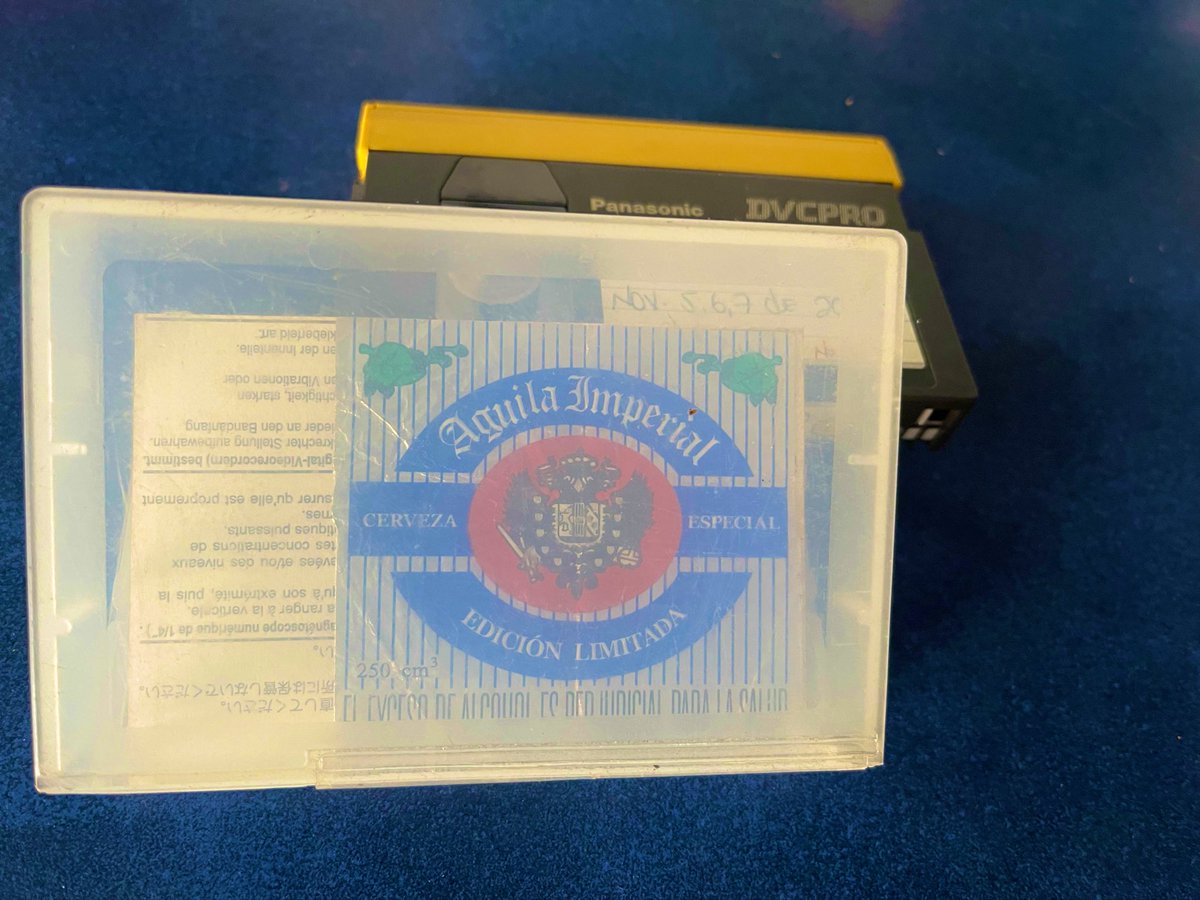 miltontrujillo's tweet image. ¿Qué tal Old eres? …de verdad no sé cuál de los dos, si la etiqueta de Aguila Imperial o el casete de #DVCPRO