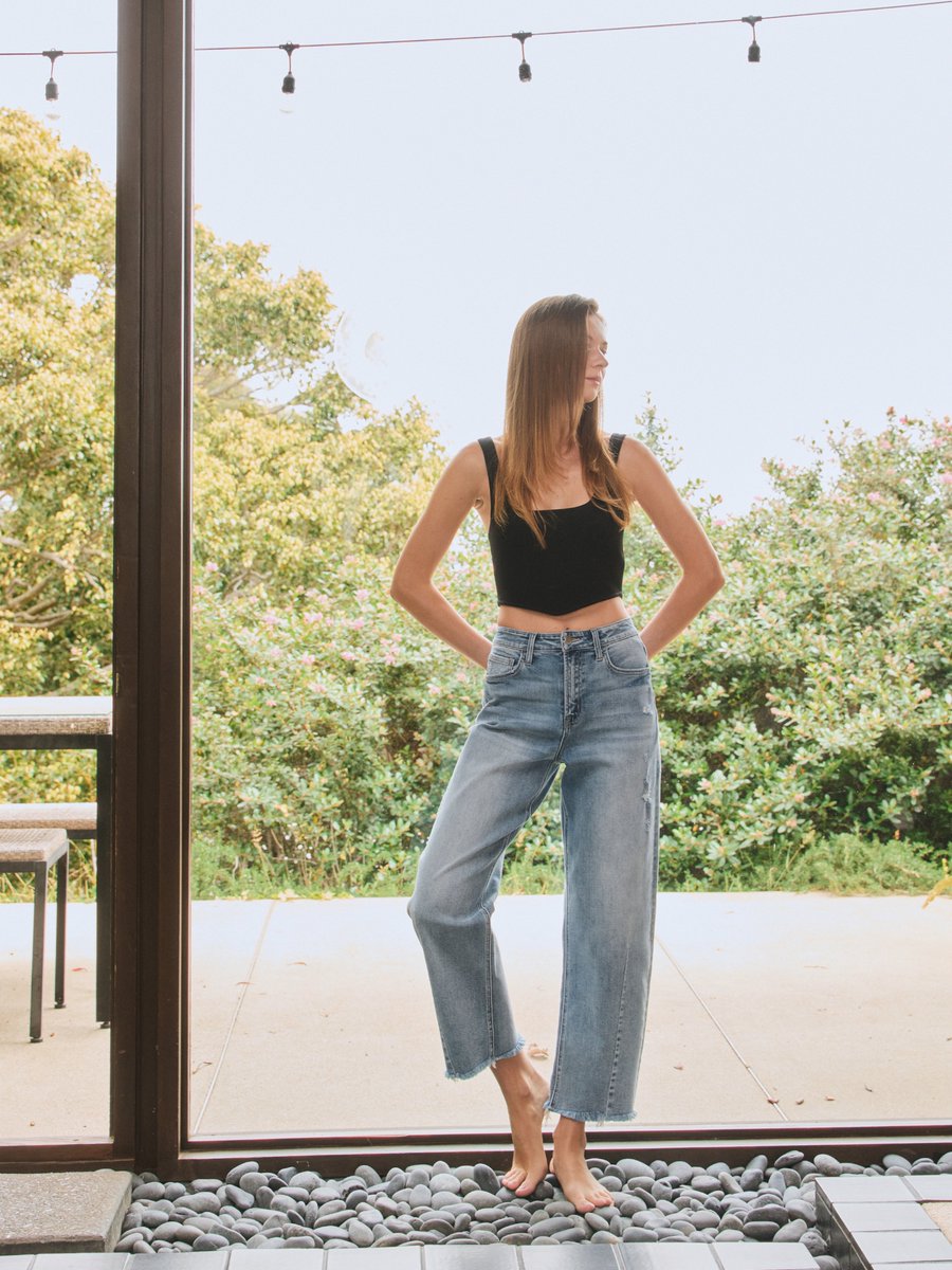 Super High Rise Barrel Jeans 

#flyingmonkeyjeans
#barreljeans
#fashion #womenswear