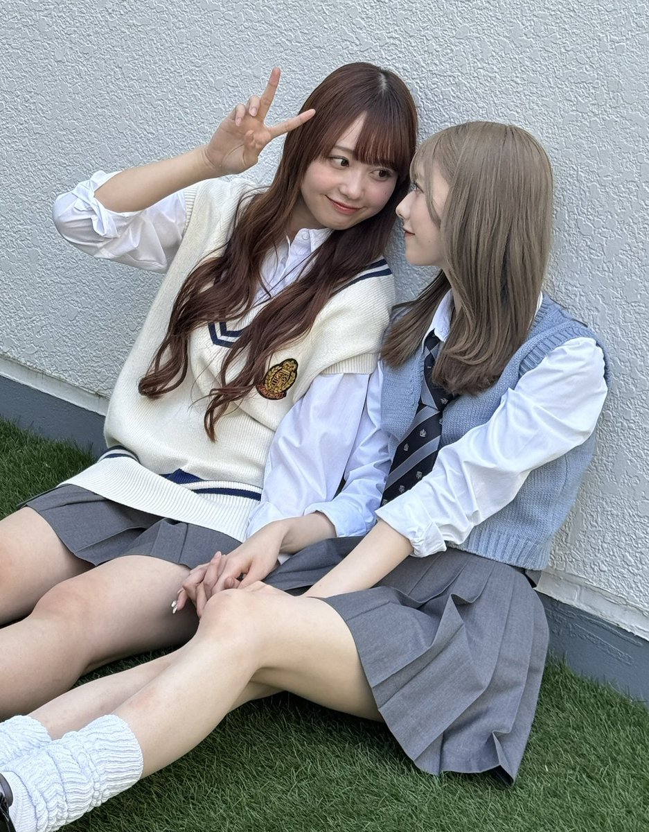 IxRarchive's tweet photo. mahopyon with erii because i love their friendship so much 🫶🏻
#大盛真歩 #千葉恵里 #AKB48 https://t.co/v32Dzw0Ea2