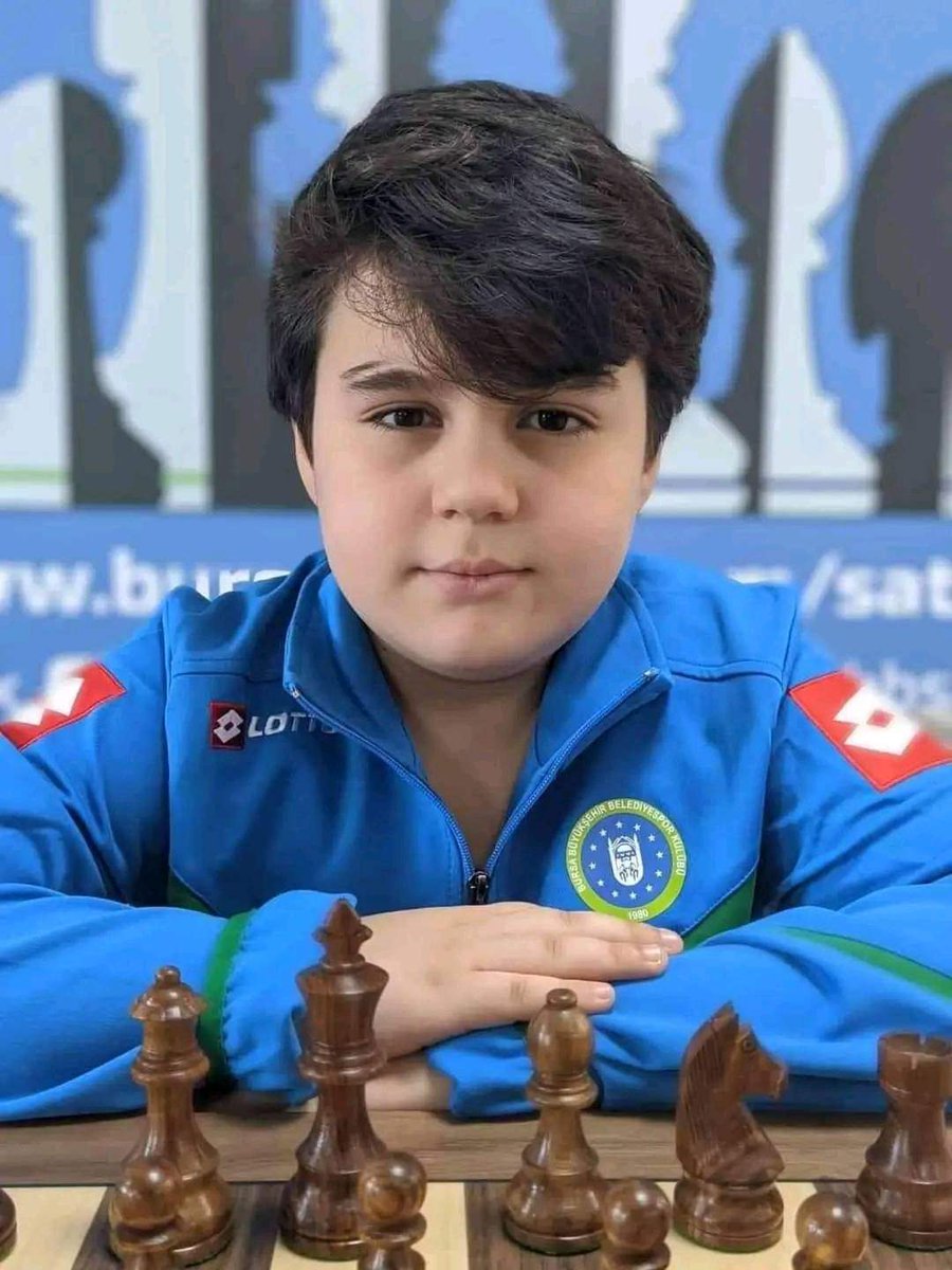 Haber bile olmadı.
13 yaşındaki Yağız Kaan Erdoğmuş, 33 yaşındaki beş kez Dünya Satranç Şampiyonu olmuş Norveçli Magnus Carlsen'i  42 saniyede mat etti. 🇹🇷