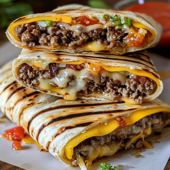 summer_food's tweet photo. Grilled Cheeseburger Wraps
Looking for a delicious twist on a classic cheeseburger? Try these Grilled Cheeseburger Wraps! They combine all your favorite burger flavors in a convenient, handheld wrap. Perfect for a quick dinner or a fun meal😉 https://t.co/AynZGD9apo
