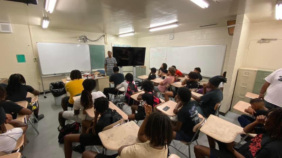 MartinCoSchNC's tweet photo. 5:30 pm : Antonio Davis, Martin County High School’s new boys’ basketball coach, met a room packed with potential players, parents and supporting coaches. 
After Davis introduced himself and shared his expectations for players, students took to the court for open gym time. https://t.co/1Rm6ZKFuph