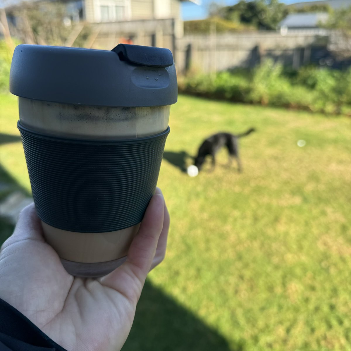 nz_tama7's tweet photo. おはようございます☕️
家での
#espresso ですが
takeaway風 #mycup に
入れてみた。
私はあまりカフェ行かない人w https://t.co/sLJVogvyFl