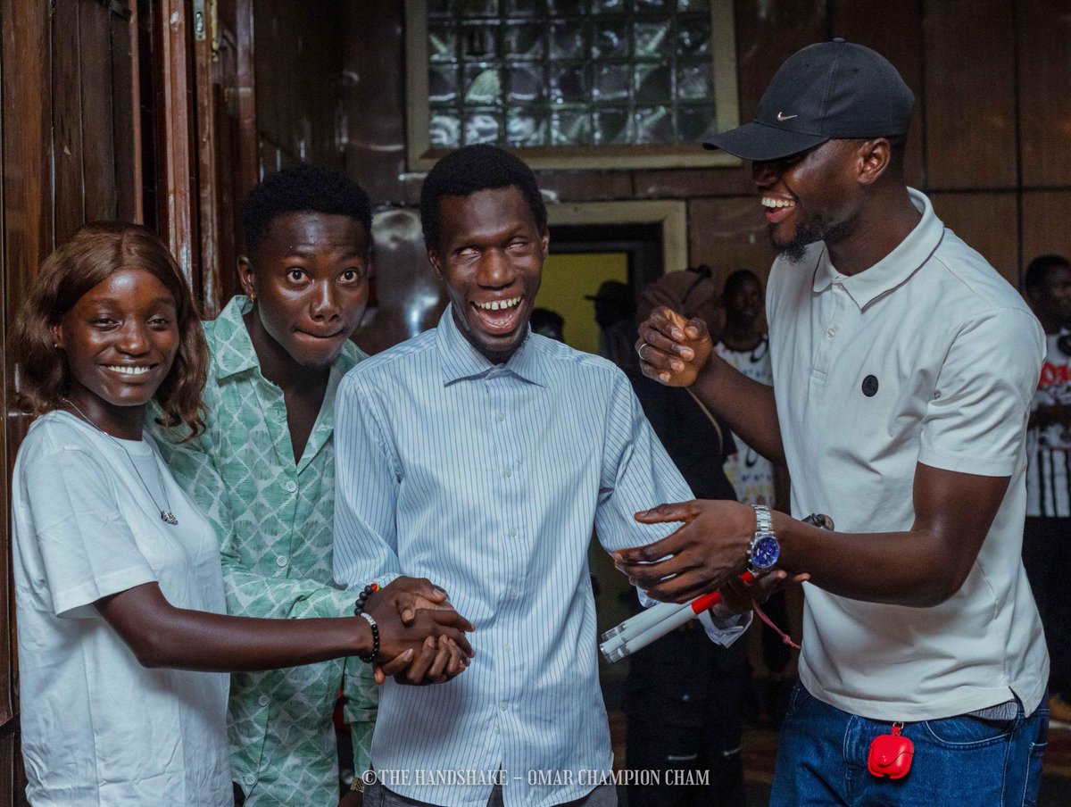 bubacarrsanne19's tweet photo. He is the champion poet for a reason.
Felicitations brother @OmarChampion_ for staging a massive poetry event.
#TheHandShake https://t.co/W5Cm5BUYxh