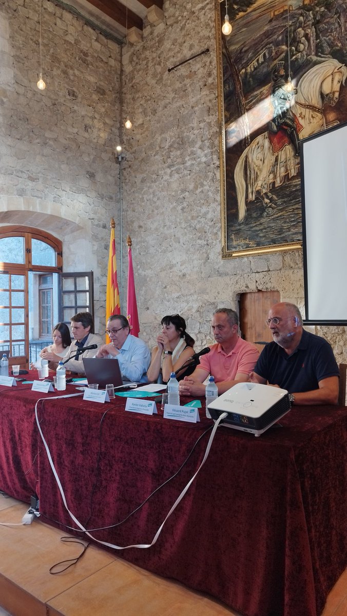 JuntsPenedes's tweet photo. Comença l'Assemblea Comarcal de @juntsaltpenedes a la Sala Ponent, del emblemàtic castell de #SantMartíSarroca 

Comptem amb la participació de @vadorverges, @montse_ortizm
i @PujolBonell https://t.co/dO3oFnGXE0