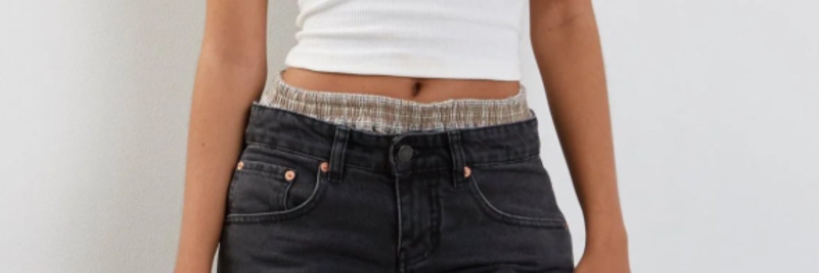 AyePropagandah's tweet photo. @Socal_Derek_ In my dream I was talking to a someone who was holding his dog &amp; saw it was wearing pants &amp; when I asked about it he was like “yeah 15 pairs ” so I looked closer &amp; counted the rows of pants before I woke up. Kinda like the picture but stacked to 15 &amp; on a dog https://t.co/ExmYV9zOw3
