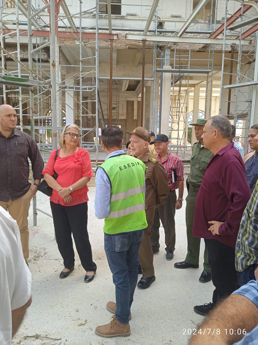 En la mañana de hoy <a href="/ValdesMenendez/">Ramiro Valdés Menéndez</a> visitó, junto a <a href="/marta_oramas/">Marta Oramas Rivero</a> y directivos de la UFC, las obras constructivas que se ejecutan en los Talleres de Ciénaga y Estación Central de #LaHabana. Ambas entidades constituyen claves para el desarrollo y sostenibilidad de <a href="/ferrocarrilcuba/">Unión de Ferrocarriles de Cuba</a>