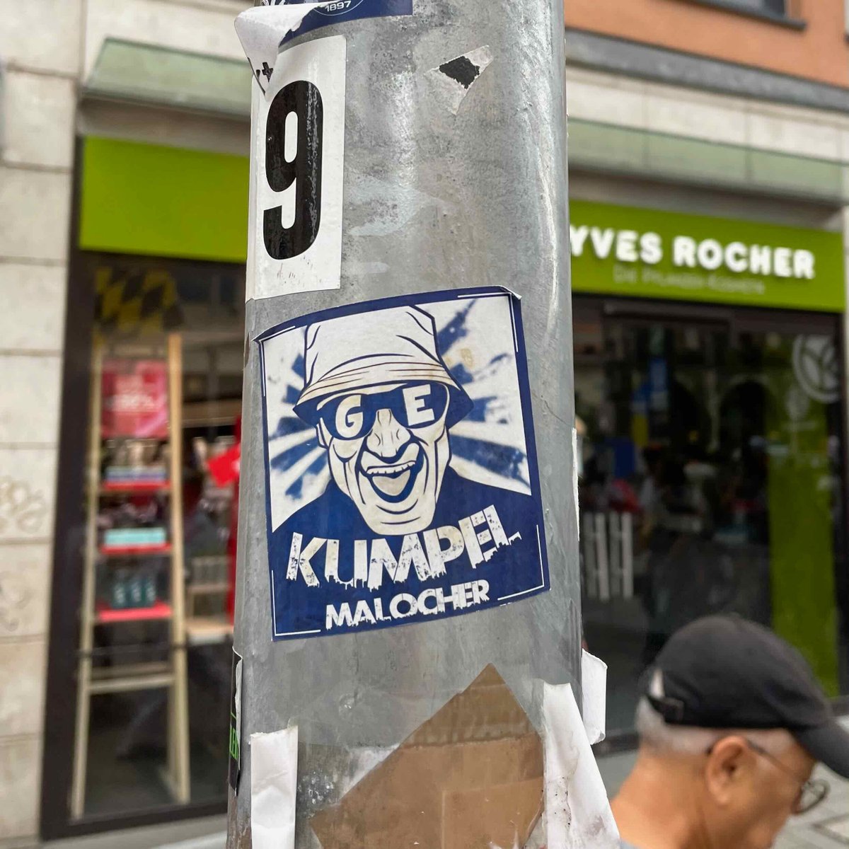 StickerHunting's tweet photo. 🇩🇪 FC Schalke 04
@s04 @s04_en @s04fanbelange @S04Daily
#S04 #Dieknappen @S04_NL
#ultrasstickers #footballstickers #footballculture #Ultras #StickerHunting https://t.co/o7ZpvWg3Xd