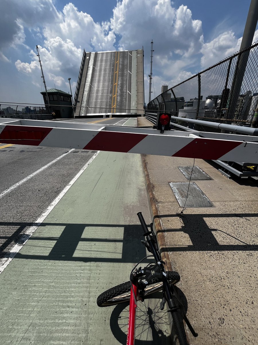 _tenr's tweet photo. had to stop for the bridge https://t.co/7TYRrJt0Bv