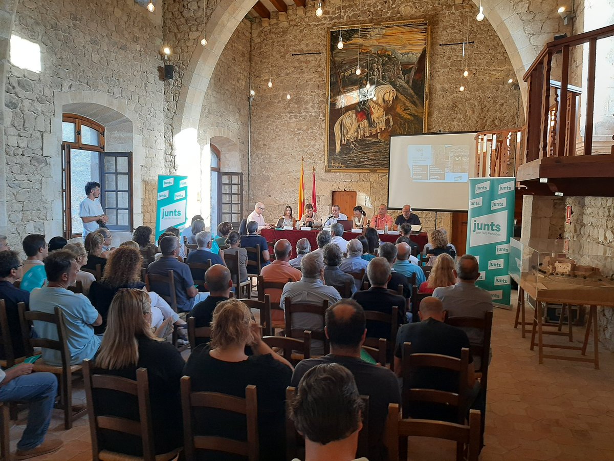 Comença l'assemblea ordinària de @juntsaltpenes, aquest cop des del Castell de Sant Martí Sarroca  amb la presència dels diputats al Parlament <a href="/vadorverges/">Salvador Vergés i… Tejero!</a> i <a href="/montse_ortizm/">Montse_ortiz 🎗</a>, el diputat al Congrés <a href="/PujolBonell/">Eduard Pujol i Bonell 🎗</a>.
A més dels càrrecs orgànics local, comarcal i de vegueria