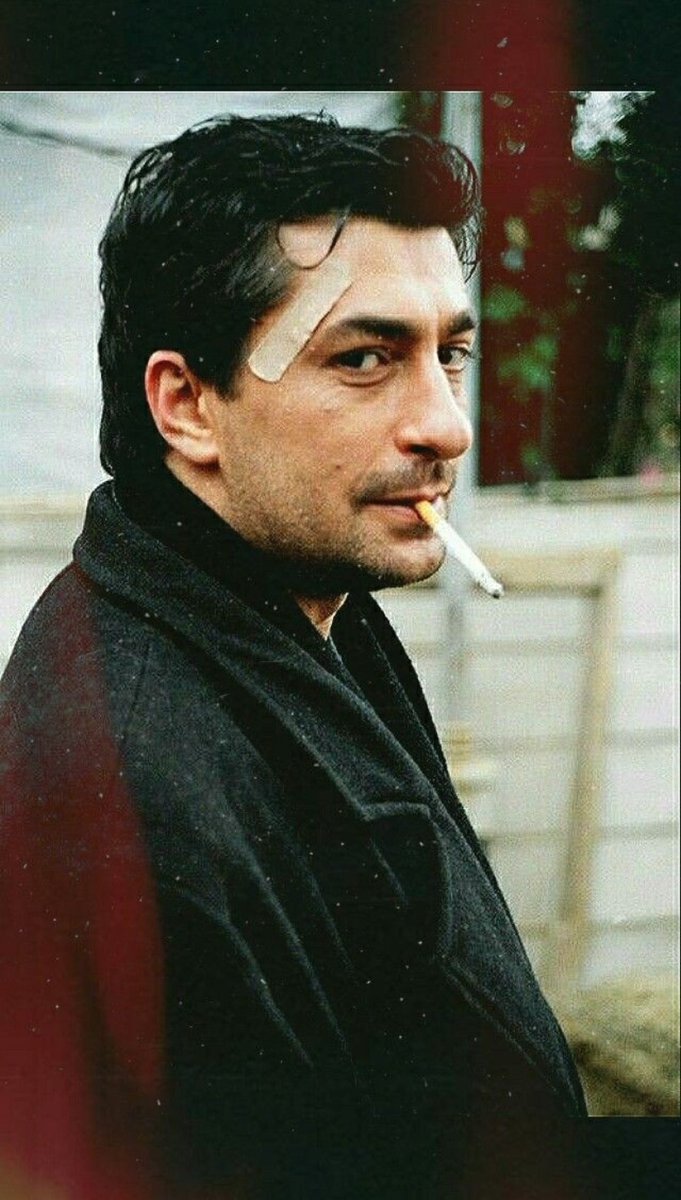 hiçbir çaba yetmedi, hiçbir sevgi de yetmez sana. neleri yok yere hiç ettiğini bir gece ansızın anımsarsın