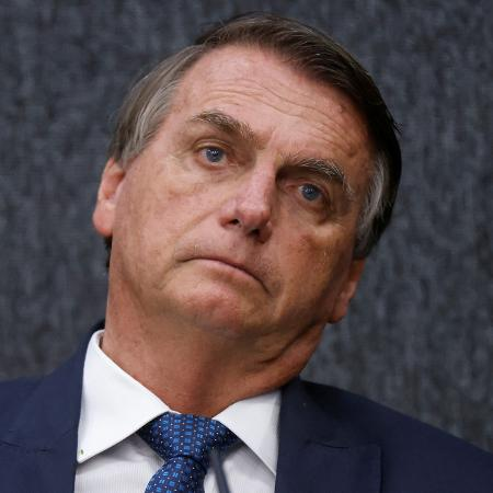 UOLNoticias's tweet photo. Dinheiro de joias ia para Bolsonaro, diz PF; valor de kits chega a R$ 25 milhões

➡️ As informações constam do relatório final do inquérito da PF sobre a investigação, tornado público nesta segunda. É o 1º a afirmar que o ex-presidente recebeu verba desviada de cofres públicos https://t.co/KPCUi3m60c