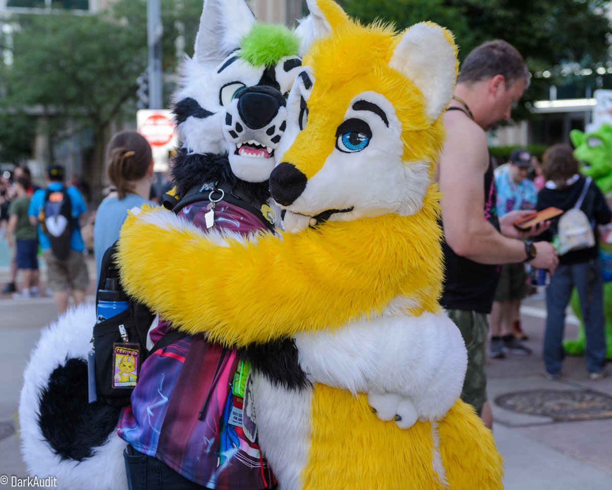 Anthrocons over for another year  i missed a few people   @PandezPanda   being one but oversl6l was an awesome con