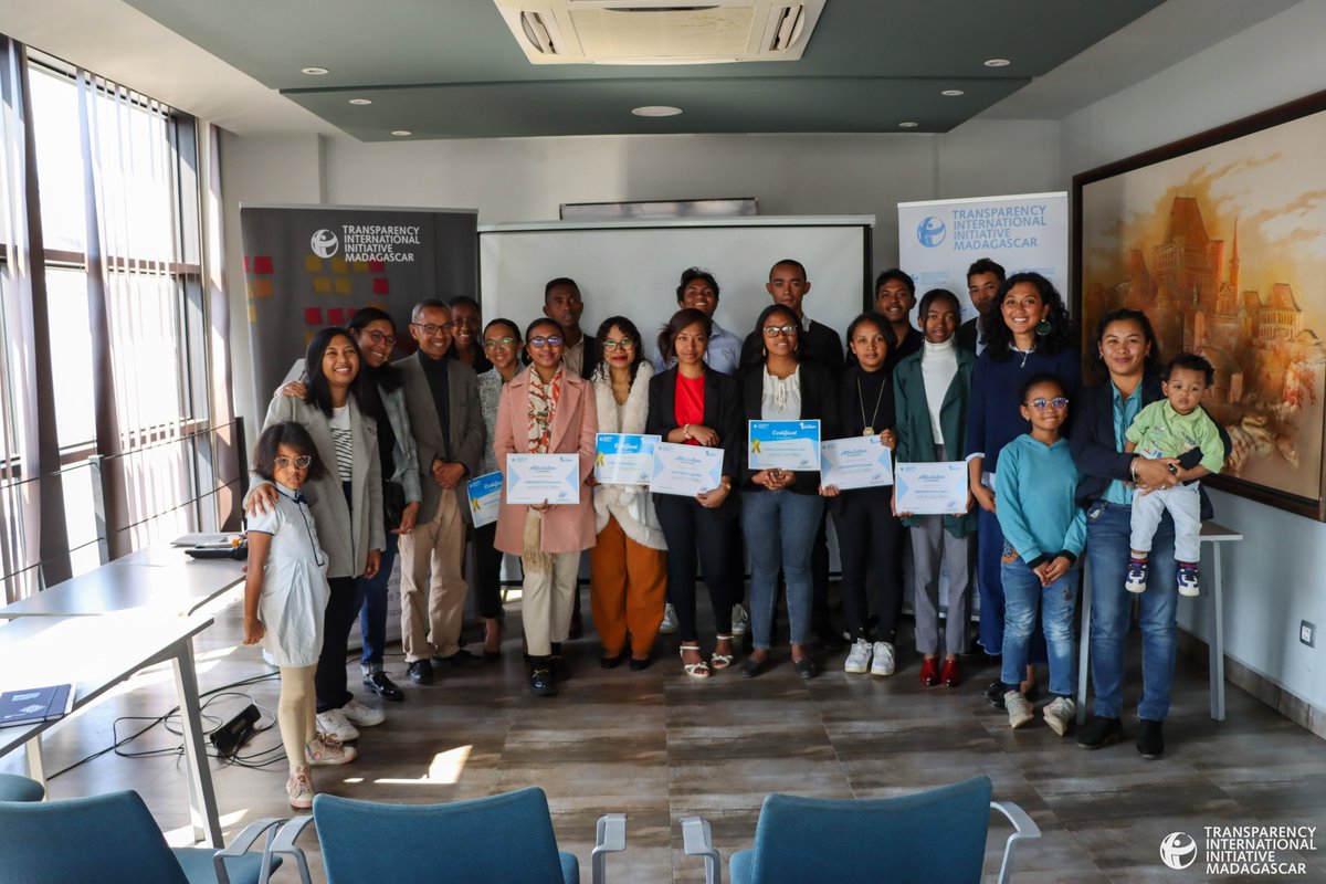 TI_MDG's tweet photo. Le 6 juillet dernier, TI-MG a tenu la cérémonie de remise de certificat des participants à l'#IntegrityTraining! L'occasion de célébrer les acquis des six derniers mois et de mettre en lumière les principales réalisations des participants! https://t.co/1glwZEWpd0