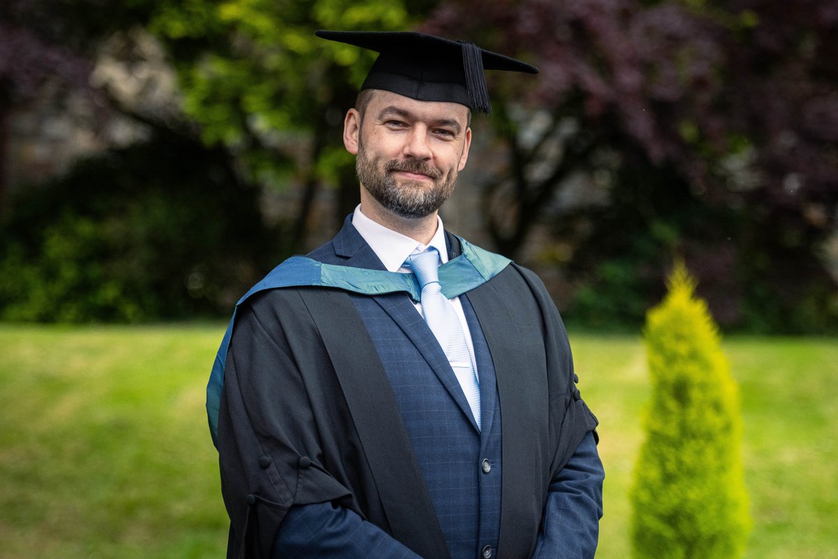 Drindod Dewi Sant (@drindoddewisant) on Twitter photo NEWYDDION: Benedict Gibson yn ennill Gwobr Busnes a Rheolaeth yn Seremoni Raddio PCYDDS
DARLLENWCH y stori'n llawn yma 👇
uwtsd.ac.uk/cy/newyddion/b…
<a href="/UWTSDCarmsBus/">Carmarthen Business School</a> #graddio2024 #graddioPCYDDS2024 NEWYDDION: Benedict Gibson yn ennill Gwobr Busnes a Rheolaeth yn Seremoni Raddio PCYDDS
DARLLENWCH y stori'n llawn yma 👇
uwtsd.ac.uk/cy/newyddion/b…
<a href="/UWTSDCarmsBus/">Carmarthen Business School</a> #graddio2024 #graddioPCYDDS2024