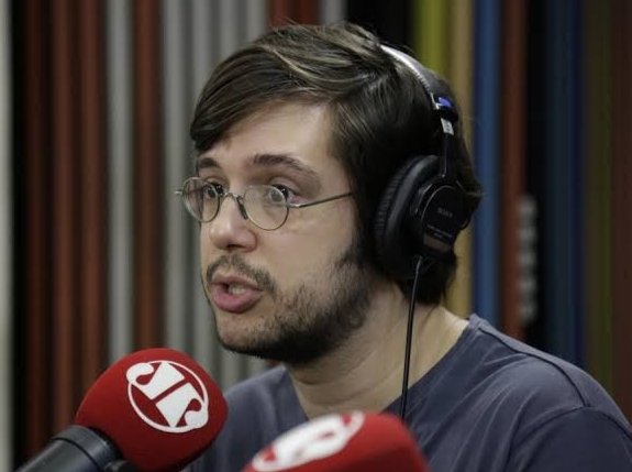 A Globo News contratou o Joel Pinheiro, um extremista liberal, que foi da Jovem Pan, defende o comércio de órgãos humanos e é um porta-voz "do mercado". Isso é pra vcs verem que NÃO EXISTE JORNALISMO INDEPENDENTE. Se o sujeito defende os interesses dos mais ricos, pode até propor