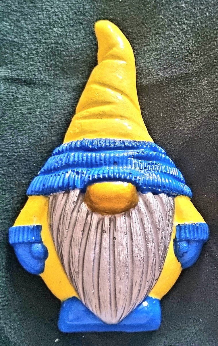 Bearcottagedltd's tweet photo. Mr and Mrs Gonk. I painted these in the Ukrainian colours as a nod of support for Ukraine ๐บ๐ฆ
#gonk #resin #slavaukraine #uniquegiftideas #justforyou๐ธ๐ธ #buyfromlocalartists #micapowder #pearlescent #supportsmallbusiness #happyartist #availableforcommissions #peaceandlove https://t.co/iMZqxPwXu7